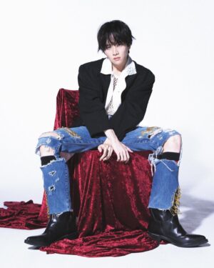 Rihito Itagaki Instagram - @barfout_magazine_tokyo 

衣装も写真もヘアメイクも全部ガーサスだった撮影…
たのしかったです

本誌もなにとぞ