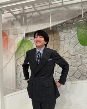 Rihito Itagaki Instagram - news zero 
3ヶ月間ありがとうございました

2年前金曜パートナーを務めさせて以来、またこうしてお邪魔できたことがとても嬉しかったです

やはりどうしても慣れない場、勉強させていただくことばかりでしたが、皆さまが温かく迎えてくださり今を生きる1人の人間として肩の力を抜いてこの場所に立つことができました

そして、3ヶ月水曜日のよる11時からの1時間、皆さまと過ごすことができて幸せでした

ありがとうございました！

スーツも毎回少しずつ遊びながら変えていきましたが、どれがお好みだったでしょうか👔

#写真10枚しか載せられなくて全部お見せできない