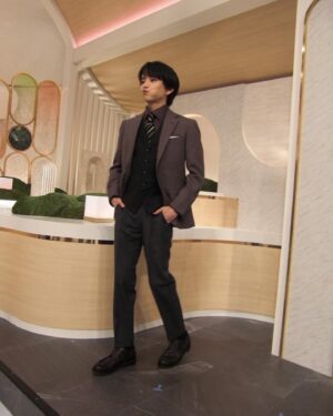 Rihito Itagaki Instagram - news zero 
3ヶ月間ありがとうございました

2年前金曜パートナーを務めさせて以来、またこうしてお邪魔できたことがとても嬉しかったです

やはりどうしても慣れない場、勉強させていただくことばかりでしたが、皆さまが温かく迎えてくださり今を生きる1人の人間として肩の力を抜いてこの場所に立つことができました

そして、3ヶ月水曜日のよる11時からの1時間、皆さまと過ごすことができて幸せでした

ありがとうございました！

スーツも毎回少しずつ遊びながら変えていきましたが、どれがお好みだったでしょうか👔

#写真10枚しか載せられなくて全部お見せできない