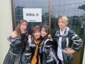 Rihona Kato Instagram - _

LuckyFes2023
ありがとうございました☺︎
オタクたち元気で可愛かった！
よく茨城まで来てくれたね〜！

燐舞曲、、
夏フェスに向かない服装だこと。
このアンバランスさも、また良い🙆‍♀️

次は8月の燐舞曲4thライブ。
燐舞曲の夏☀️

#LuckyFes #D4DJ #燐舞曲 #青柳椿 #加藤里保菜#りほにゃん