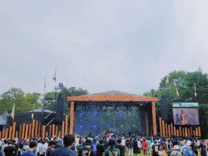 Rihona Kato Instagram - _

LuckyFes2023
ありがとうございました☺︎
オタクたち元気で可愛かった！
よく茨城まで来てくれたね〜！

燐舞曲、、
夏フェスに向かない服装だこと。
このアンバランスさも、また良い🙆‍♀️

次は8月の燐舞曲4thライブ。
燐舞曲の夏☀️

#LuckyFes #D4DJ #燐舞曲 #青柳椿 #加藤里保菜#りほにゃん