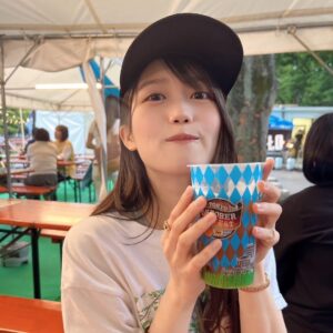 Rihona Kato Instagram - _

ありえありえるちゃんと
オクトーバーフェスト🍺

お祭りみたいで、すっごく楽しかった
大人になるって、嬉しくて楽しいね☺︎

本当に2人で写真撮らないから
全然ツーショット載せられない📸だはは

#ビール #オクトーバーフェスト #octoberfest #日比谷公園 #日比谷 #