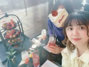 Rika Nagae Instagram - アフヌンチケットありがとうございます🍓with母