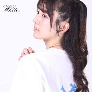 Rika Nakagawa Instagram - .
／
✨👚アパレルコラボ👚✨
＼

#LIVERTINEAGE さんと #中川梨花 の第2弾コラボ服の受注がスタート！🫧

今回は、TシャツとZIPパーカーです✨✨

イベントでも普段でも着られるお洒落なデザインにしたよ🖤⚡️ロゴにはある秘密が…！？🤭🪄