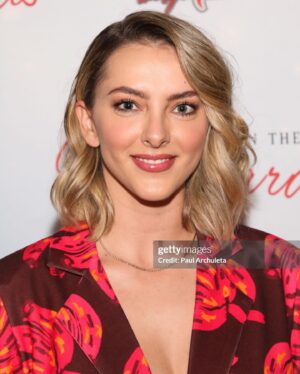 Riley Dandy Instagram - Soooo proud of our @esxentertainment family. Stream Holiday in the Vineyards on @netflix 💫