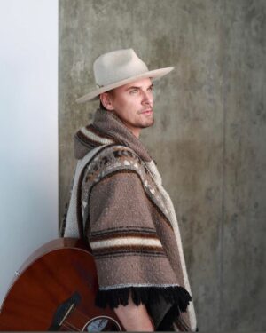Riley Smith Instagram - Another year around the sun for this ol’ cowboy
.
.
.
.
📸 @ellebportraits