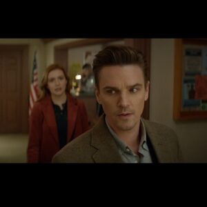Riley Smith Instagram - Nancy is on the case again tonight and things are heating up on an all new @cw_nancydrew 
#nancydrew #cw