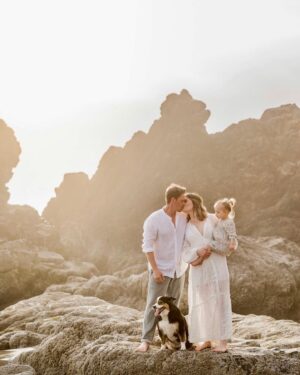 Riley Smith Instagram - My family. 
I love watching us grow. 
Thank you for giving me the coolest gift of my life @ashlirobson 
Happy Father’s Day to all the dedicated dad’s out there. 

.
.
.
📸 @heiditimmonsphotography