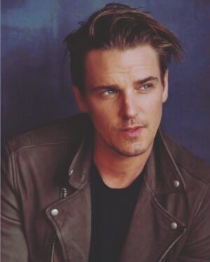 Riley Smith Instagram - .