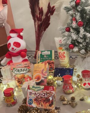 Rin Asuka Instagram - モテ料理研究家の @momosan0627 
ももちゃんが料理監修した @ajinomoto_park 味の素さんのイベントに行ってきました❤️

美味しい料理とキラキラ可愛い会場で
一足早いクリスマス🎄パーティ✨
帰りに料理で使った味の素さんの調味料をクリスマスプレゼントで頂いたので、レシピを見ながらお家でもトライしてみようと思います🥺

#モテ料理 #クリスマスプレゼント #クリスマスレシピ #merrychristmas #可愛い #味の素 #ajinomoto