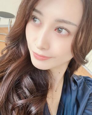 Rin Asuka Instagram - 「猫カレ -少年を飼う-」に
藍ちゃんのお姉さん　遠野結役で出演させていただいております🥺

BSテレ東で10月7日より毎週土曜日24時から、テレビ大阪では同日より毎週土曜日24時55分から放送です！！

Leminoでは先行配信で一足早く観ることが出来るので是非チェック☑️お願いします📺