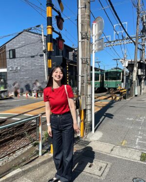 Rina Aizawa Instagram - GWみなさん何しましたか⁇
わたしは劇団四季「美女と野獣」を観に行きました🥀
美しい歌声に涙がポロポロ止まらなくなっちゃって
心を動かす力、すごいなぁ🥹

GW中の写真がないので、前回の鎌倉の続き。笑
鎌倉で行きたかった甘味処が定休日だったので
またリベンジしたい😂🫶