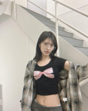 Rina Koyama Instagram - @yekooooong × @rooptokyo 🎀💕💕
コラボTシャツが、9/9まで購入できます🪽🪽
かわいいよね、りぼん💞💞

#ootd #daily #dailylook 
#오오티디 #오오티디룩 #오오티디패션 #패션그램 #韓国コーデ #韓国ファッション