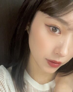 Rina Koyama Instagram - @yeau_official 🩰🫧
リップのぽってり感かわい～
最近ツヤ系ハマっているのでぴったり︎☺︎

#pr #makeup #메이크업 #메이크업스타그램
