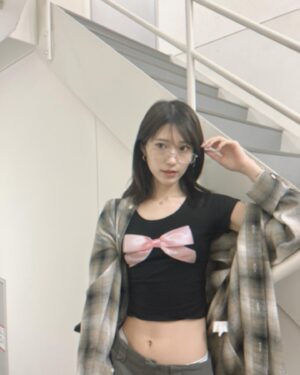 Rina Koyama Instagram - @yekooooong × @rooptokyo 🎀💕💕
コラボTシャツが、9/9まで購入できます🪽🪽
かわいいよね、りぼん💞💞

#ootd #daily #dailylook 
#오오티디 #오오티디룩 #오오티디패션 #패션그램 #韓国コーデ #韓国ファッション