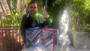 Ringo Starr Instagram - That’s right everybody - Peace & Love

✌️⭐️❤️☯️🥦😎🌈🎶🍒☮️