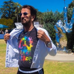Ringo Starr Instagram - Thursday was a beautiful day for the peace and love moments and my birthday. I want to thank everybody who came to share that moment with me. 😎✌️🌟❤️🥦🍒🌈🎶☮️