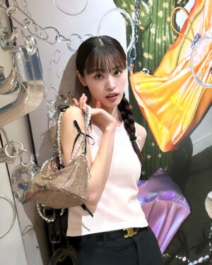 Rinka Otani Instagram - YIEYIE POPUP @yieyie_official 

私が持っているのは今回だけの限定モデル🎀
7/2まで、伊勢丹新宿にて。
お近くに行った際はぜひ覗いてみてください🫶🏻