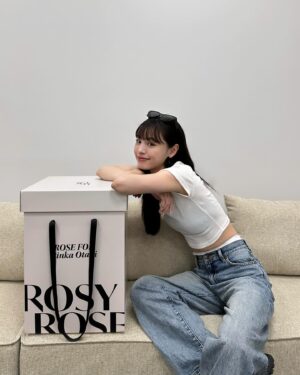 Rinka Otani Instagram - Rosy Rose
素敵なサプライズBOXをいただきました🎁
とても心が躍る🌹