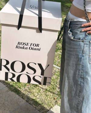 Rinka Otani Instagram - Rosy Rose
素敵なサプライズBOXをいただきました🎁
とても心が躍る🌹