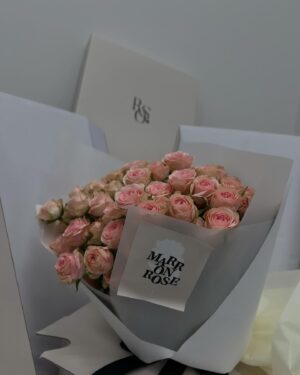 Rinka Otani Instagram - Rosy Rose
素敵なサプライズBOXをいただきました🎁
とても心が躍る🌹