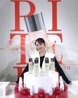 Rinka Otani Instagram - SK-Ⅱピテラ❤️
私にとってSK-Ⅱは、憧れと理想が詰まったスキンケア。

今回"発酵"をテーマにピテラの研究について学ぶ機会をいただきました！

使い始めた冬頃から、肌のキメが細かくなってきた感覚があったのですが、、、
研究データを元に教えていただき、ピテラが持つ唯一無二の魅力を知って納得♡

あらゆる肌悩みの根本にアプローチできるピテラと共に
理想の素肌を目指します🧏🏻‍♀️
@skii 
#SKⅡ