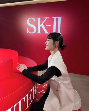 Rinka Otani Instagram - SK-Ⅱピテラ❤️
私にとってSK-Ⅱは、憧れと理想が詰まったスキンケア。

今回"発酵"をテーマにピテラの研究について学ぶ機会をいただきました！

使い始めた冬頃から、肌のキメが細かくなってきた感覚があったのですが、、、
研究データを元に教えていただき、ピテラが持つ唯一無二の魅力を知って納得♡

あらゆる肌悩みの根本にアプローチできるピテラと共に
理想の素肌を目指します🧏🏻‍♀️
@skii 
#SKⅡ
