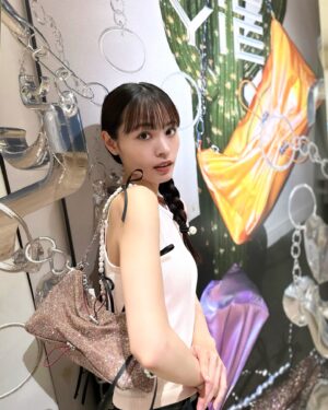 Rinka Otani Instagram - YIEYIE POPUP @yieyie_official 

私が持っているのは今回だけの限定モデル🎀
7/2まで、伊勢丹新宿にて。
お近くに行った際はぜひ覗いてみてください🫶🏻