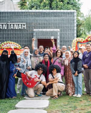 Rio Dewanto Instagram - Dua tahun sudah menjadi bagian dari semaraknya Jakarta Timur.

Selalu kami tunggu kehadiran kalian di @tuantanah.idn dan menjadi bagian dari tahun ke tiga dan seterusnya 🙌🏼

#tuantanah #tuantanahpondokbambu #tuantanahjatinegara #jaktimpride