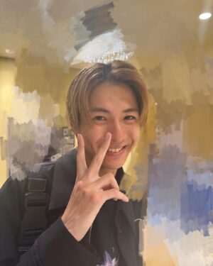 Rio Komiya Instagram - サウナ上がりの私です🧖
スッキリしました

明日から1週間の始まり！
皆さん共に頑張りましょう…
明日も舞台 #西遊記 の稽古頑張ります！

4コマ写真😂