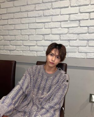 Rio Komiya Instagram - 昨日の小宮です

米粉タイムズ0.5周年記念インスタライブありがとうございました︎☺︎

昼は暖かく夜は寒いのでニットが凄く気持ち良いです
体温調節にはお気をつけて🧎