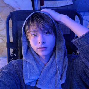 Rio Komiya Instagram - 至福の時間

事務所に届いたNewローブ、やっと使えました
ありがとうです🧖‍♂️