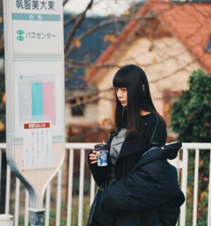 Rio Yamashita Instagram - 映画「Ribbon」がNetflixに登場です！

最高の監督。そして最高の友人でもある、のんちゃんの作品🎀
コロナ禍で、居場所を失った芸術への情熱が凝縮しています。
当時の私はどれ程この作品に救われただろうか。
忘れられない作品です。
是非、たくさんの方に観ていただきたいです。

🖼️1枚目の絵は、のんちゃんが好き過ぎて描いてたんだけど、のんちゃんの魅力をこの絵で表現するのは無理じゃぁああ　ああ！！ってなって、結局未完成の絵なのですが、せっかくなのでお見せしますね。いつか完成させます。うん。

@netflixjp 
#Netflix
#映画　#ribbon
#art #drawing