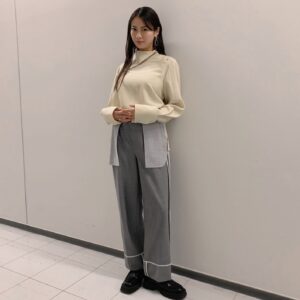 Rio Yamashita Instagram - TBS「プレバト‼︎」
水彩画部門、今回は3位でした、、、🥹
くぅぅううう😭
悔しいけど、皆さん凄過ぎて納得です！

［でも一つだけ言わせて、、、波を大きく描いたのは、船が通った直後を描きたかったの。私が見てる海はどうしても荒波にしたかった。だって、平穏な海なんて私の前には現れないじゃない！？ㅋㅋㅋ🤔］

コソ練して、次こそ特待生を目指します！！！👍🏻笑

今回の素敵なお衣装🥰
👗 @thekeijiny
💍 @flake_jewelry_official

stylist
@izumimachino 
hair&make
@kahoringo718 

@prbt_official 
#プレバト
#水彩画　#アート
#art #drawing