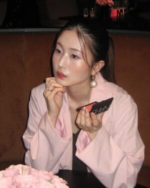 Ririko Masuzawa Instagram - 🪷🍸🪷🍸🪷🍸🪷
.
.
@narscosmeticsjapan の
BRUSHシリーズのアップグレードを記念した
スペシャルなパーティーでした🖤
写真見返してるけど、
わたしのほっぺ可愛くてきゅんとしちゃう…✴︎
900番のBEHAVEベースに
777番のORGASM EDGEを使ってます🫦
#nars #narscosmetics #MADEYOUBLUSH