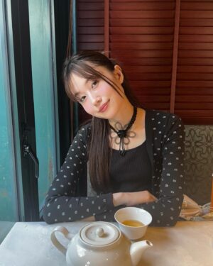 Ririko Masuzawa Instagram - 新入りたちを着てランチした日🫖
.
#りりこふく 
#cardigan @alexanderwangny 
#choker @musubore_official