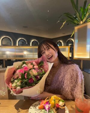 Ririko Masuzawa Instagram - 今？って感じですけど、
誕生日迎える前迎えた時あたりの写真🎂🎀
もう5月終わるけど、お祝いお待ちしてます🙂‍↕️🙂‍↕️♡