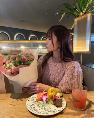 Ririko Masuzawa Instagram - 今？って感じですけど、
誕生日迎える前迎えた時あたりの写真🎂🎀
もう5月終わるけど、お祝いお待ちしてます🙂‍↕️🙂‍↕️♡