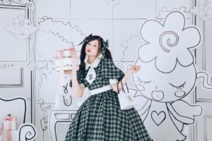 Ririko Masuzawa Instagram - 🍓🪽💗
"手に入れたいのはハッピーエンドじゃない、鍛え抜かれたハッピーマインドだ。"
⁡
⁡
@lulu_felice と矢沢あい先生コラボドレスを
リトル・マーサ代官山店で着てお写真を
撮れるフォトプラン…！今回ありがたい事に
ご近所物語のドレスも着させて頂きました🫶🏻🎀
⁡
ハッピーベリーのドレスを着れるなんて
夢みたいな体験…😭😭😭
ドレスもイヤリングもショ袋もボックスも可愛すぎて胸キュンです💘💘
セットもベリーちゃんがいたりして感動ものだよね😭
⁡
女の子の夢がいっぱい詰まった体験をありがとうございました🥹🫧
⁡ @littlemartha_wedding 
 @kuraudia.weddingdress 
 #ご近所物語 #矢沢あい #ご近所物語コラボドレス #矢沢あいコラボドレス #矢沢あいコラボ #ご近所物語フォトプラン #実果子 #幸田実果子 #gokinjo #mikakocore