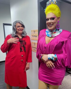 Rita Baga Instagram - Maintenant que l’épisode de 🍒 La Petite Vie 🍒 a été diffusé, je peux ENFIN publier cette photo d’un moment surréel: Priscilla et Rita!

@jmanctil est incroyable et une personne que j’apprécie depuis toujours. Une rencontre magique, immortalisée ❤️

Maquillage: @m_kevinbaldassarre 
Outfit: Daniel Serrurier et Olga
Bijoux: @ampedaccessories 

L’épisode 5 est disponible sur @icitoutv 📺