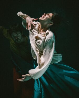 Rita Cabaço Instagram - C., Celeste e a Primeira Virtude
de @batardabeatriz 

"Como é que se inventa uma língua que nos defina?"

11 a 15 abril, 19h30 - público geral
18 a 20 de abril, 14h30 - escolas
21 e 22 abril, 19h30 - público geral

TEXTO E ENCENAÇÃO Beatriz Batarda APOIO À DRAMATURGIA Nuno M Cardoso INTERPRETAÇÃO Beatriz Batarda, Binete Undonque, Guilherme Félix, Hugo Narciso, Íris Runa, Joana Pialgata, Pedro Russo, Rita Cabaço DESENHO DE LUZ Nuno Meira CENOGRAFIA Fernando Ribeiro PINTURA DE MURAL Constança Villaverde Rosado FIGURINOS José António Tenente SONOPLASTIA Sérgio Milhano (PontoZurca) VÍDEO E ASSISTÊNCIA À CRIAÇÃO Rita Quelhas APOIO AO MOVIMENTO Íris Runa ASSISTÊNCIA DE ENCENAÇÃO Mariana Lobo Vaz DIREÇÃO DE PRODUÇÃO Rita Faustino PRODUÇÃO EXECUTIVA Mariana Dixe PARTICIPAÇÃO ESPECIAL EM VÍDEO André Marques, Bruna Lima, Catarina Campos Costa, Constança Villaverde Rosado, Djucu Dabó, Laura Mendonça, Leandro Paulin, Leonor Alecrim, Maria Ribeiro Torres, Maria Romana, Mariana Lobo Vaz, Guilherme Pelote , Gonçalo Ribeiro, João Pires, João Raposo Nunes, Joana Bernardo, Susana Luz COPRODUÇÃO Causas Comuns, Centro Cultural Vila Flor, Cineteatro Louletano, Offkey Produções Artísticas, Teatro Viriato e São Luiz Teatro Municipal COM O APOIO DE Officina Mundi, Câmara Municipal de Avis, O Espaço do Tempo, Cineteatro Louletano, Câmara Municipal de Lisboa / Polo Cultural Gaivotas | Boavista e Restaurante O Fatica /// Causas Comuns é uma estrutura financiada pelo Governo de Portugal – Ministério da Cultura / Direção Geral das Artes e é membro da Performart – Associação para as Artes Performativas em Portugal

Mais info em: https://www.teatrosaoluiz.pt/espetaculo/c-celeste-e-a-primeira-virtude/

@estellevalentephotography