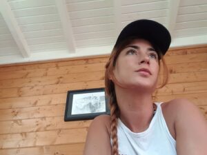 Rita Camarneiro Instagram - Eu desprevenida tricromática a anunciar novo episódio de coisitas de rita. Link na bio 🐬🐟