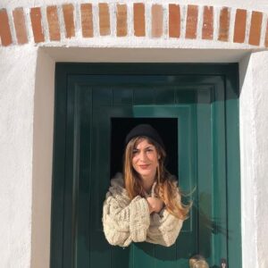Rita Camarneiro Instagram - Gosto de portas com janelas, de roupa reversível, de motocicletas e canivetes suiços. Por outro lado, não aprecio shampoo 2 em 1.