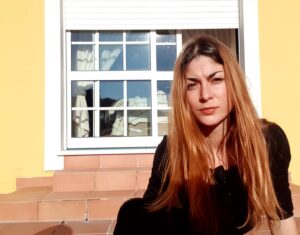 Rita Camarneiro Instagram - Aos 32 ainda não curto que os meus pais entrem no quarto. Até porque se queixam sempre. Epá, eu quando descer faço a cama! Novo episódio de coisitas já saiu. Link na bio. Espero que tenham tido um bom Natal 🤗.