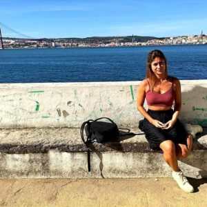 Rita Camarneiro Instagram - Novo episódio do podcoisitas já está online, o link está na bio e eu estive na outra margem do rio.