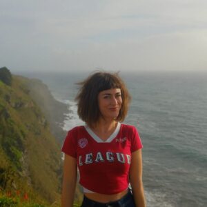 Rita Camarneiro Instagram - Sempre que vou aos Açores fico com a música do São  Macaio na cabeça, e é tão bonita e dramática. Partilho a primeira quadra: 

San Macaio, San Macaio deu à costa, 
Ai deu à costa nos baixos da Urzelina;
Toda a gente, toda a gente se salvou, 
Ai se salvou, só morreu uma menina.

📷@belo_miro