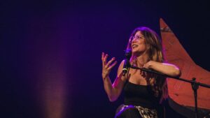 Rita Camarneiro Instagram - Ora, mais um banana-papaia no @teatrovillaret, desta vez com a @bumbanafofinha como convidada. Foi altamente, obrigada a ela, a quem foi e à parceira do costume @joanagama ❤ 
@bananapapaia 

Fotografia: @marianafbrsimoes