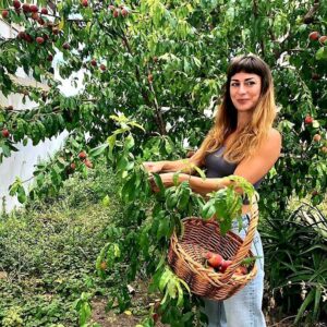 Rita Camarneiro Instagram - Rita's Peache "bla bla bla espetáculo de @bananapapaia dia 29 de Junho com o Raminhos, temos também novo episódio de podcast nas redes; o coisitas de rita está agora parado que tenho andado a dar vazão ao resto, mas depois redimo-me. Amanhã há espetáculo de stand-up em Monsanto, e fiquei de ir à rádio observador levar uns pêssegos, mas vai ter de ficar para o fim-de-semana"