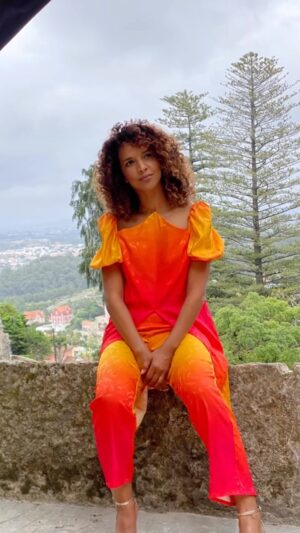 Rita Cruz Instagram - A vida, ou um ano  não cabem num reels. 
Mas a vida é boa, ou se é.
Que venha 2024! 🥳
Estou à tua espera