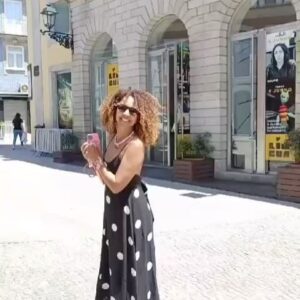 Rita Cruz Instagram - E hoje são duas sessões de improviso  em Barcelos . Eu a fazer uso da minha dislexia para publicitar @commediaalacartekids. Façam bom proveito!